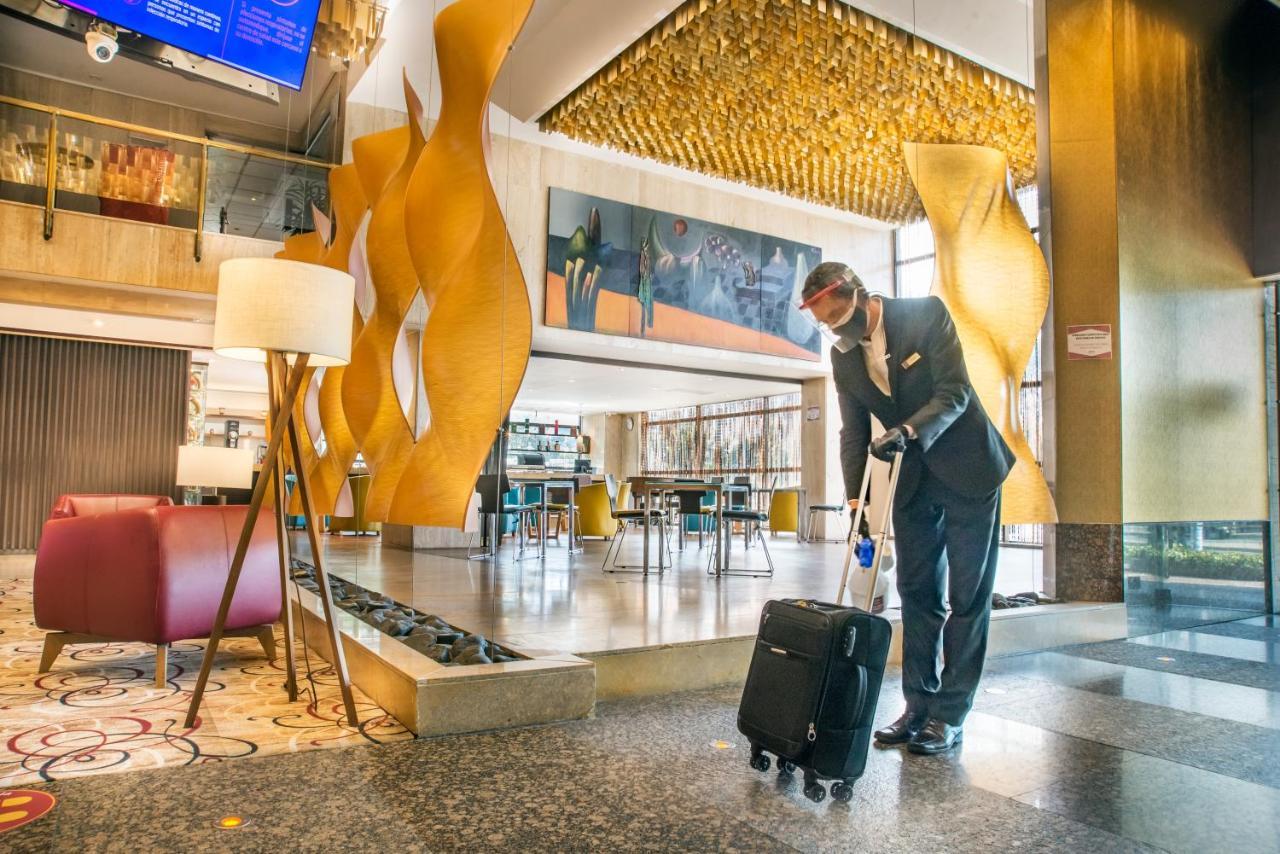 Bogota Plaza Hotel Kültér fotó Concierge at the Conrad Hilton London St. Pancras