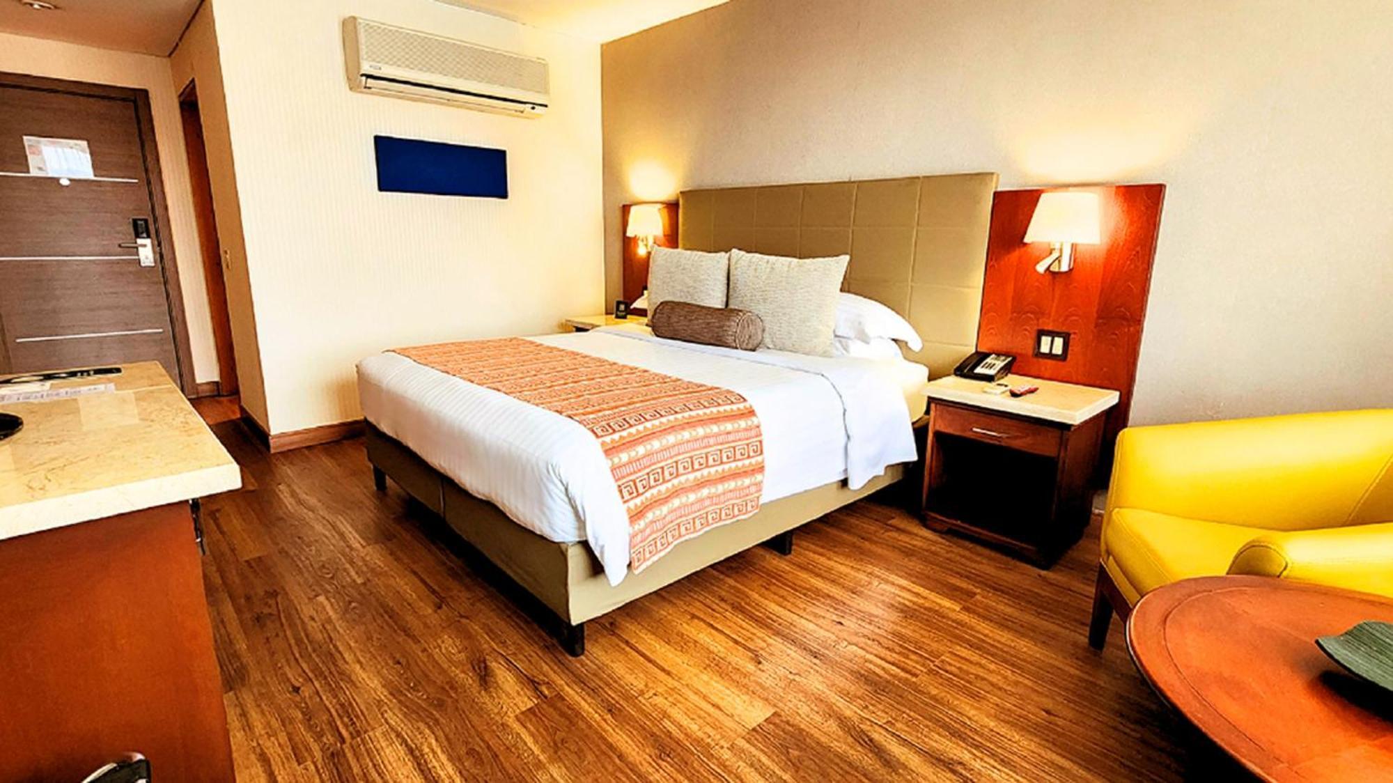 Bogota Plaza Hotel Kültér fotó A room at the hotel