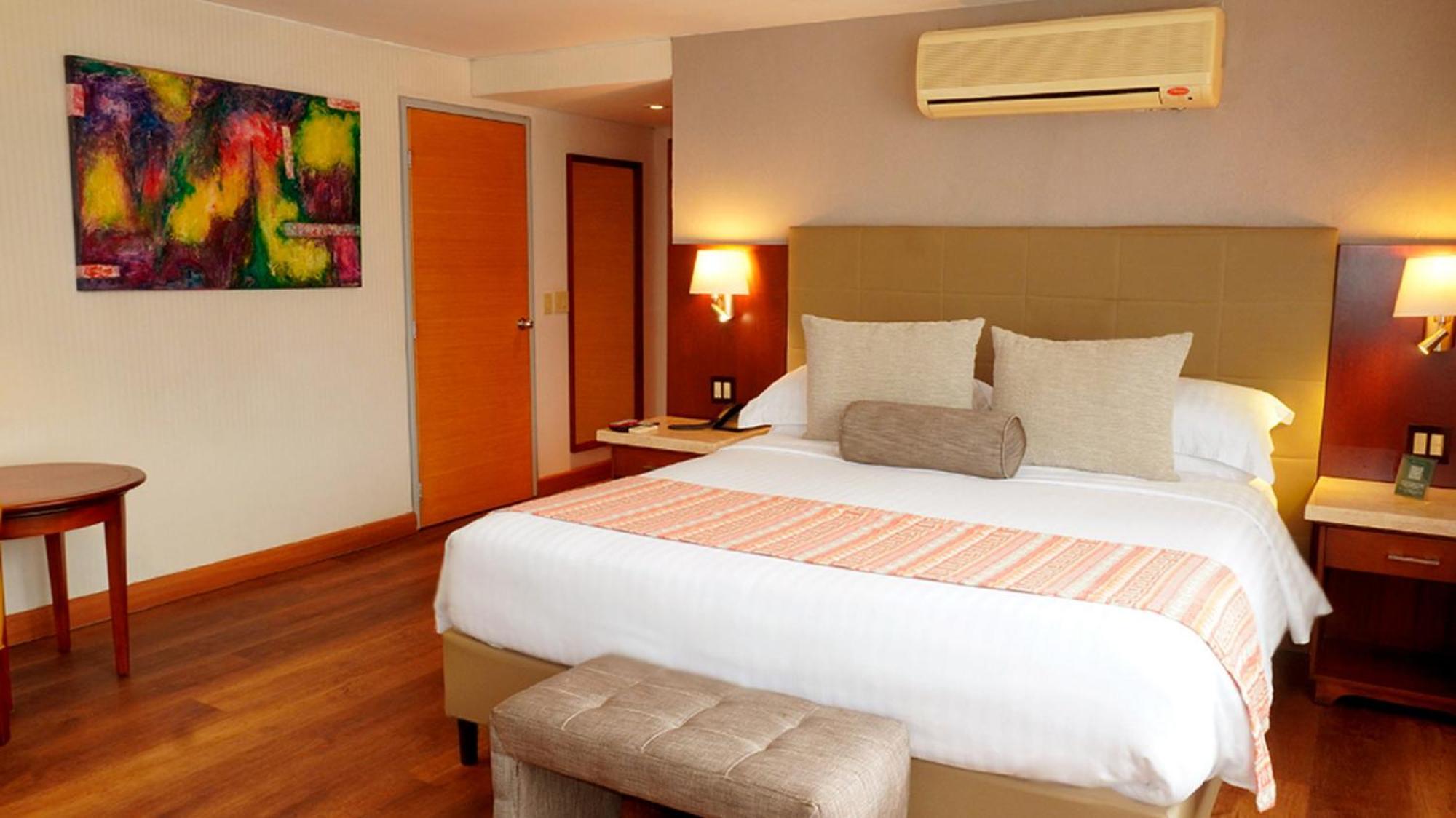 Bogota Plaza Hotel Kültér fotó A room at the hotel
